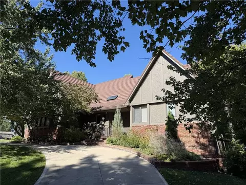 12711 Sagamore Rd, Leawood, KS 66209