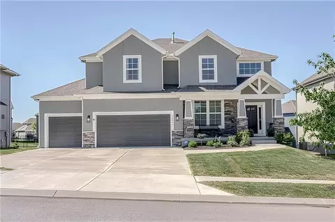 20435 W 107th Pl, Olathe, KS 66061