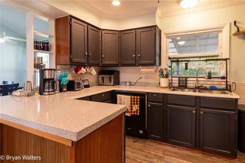 Kitchen - 2505 Glen Ln, Independence, MO 64052 photo 2 of 4