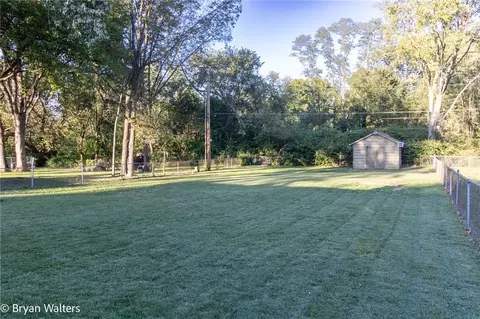Exterior - 2505 Glen Ln, Independence, MO 64052 photo 8 of 9
