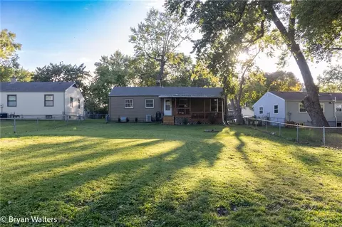 Exterior - 2505 Glen Ln, Independence, MO 64052 photo 9 of 9