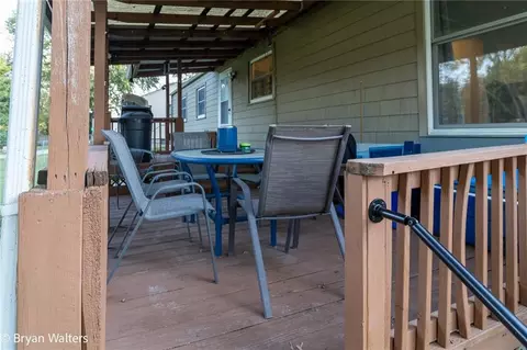 Exterior - 2505 Glen Ln, Independence, MO 64052 photo 5 of 9