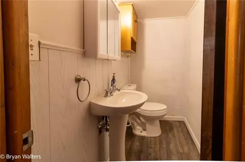 Bath - 2505 Glen Ln, Independence, MO 64052 photo 2 of 2