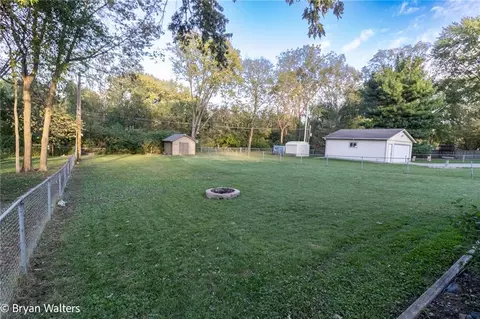 Exterior - 2505 Glen Ln, Independence, MO 64052 photo 6 of 9
