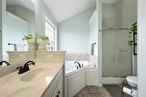 Bath - 1900 Sequoia Dr, Raymore, MO 64083 photo 3 of 4