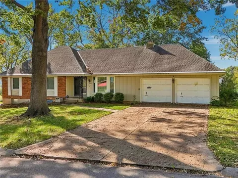4722 Hedges Ave, Kansas City, MO 64133