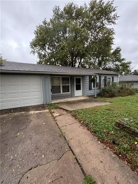 6002 E 152nd St, Grandview, MO 64030 photo 2