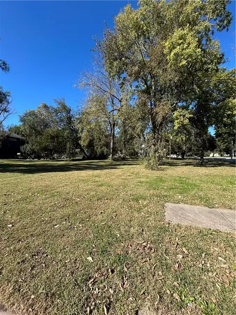 410 Pottawatomie St, Leavenworth, KS 66048