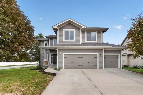 505 SW Webster Dr, Blue Springs, MO 64014
