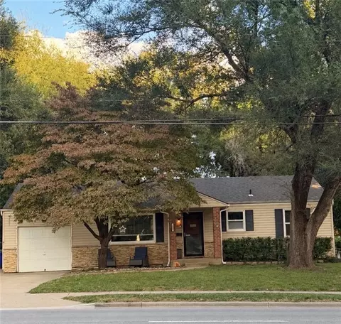 7027 Quivira Rd, Shawnee, KS 66216
