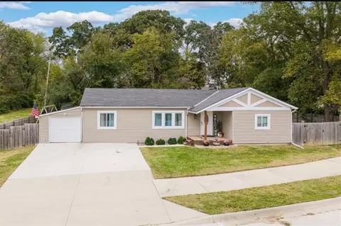 102 W Kansas Ave, Lansing, KS 66043
