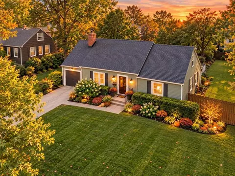 4014 Oxford Rd, Prairie Village, KS 66208