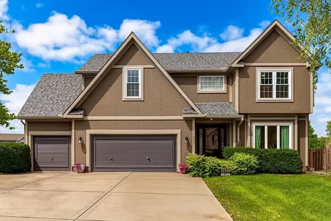 9921 N Highland Pl, Kansas City, MO 64155