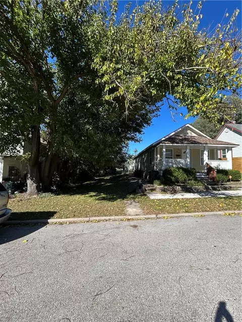 114 Osage St, Leavenworth, KS 66048