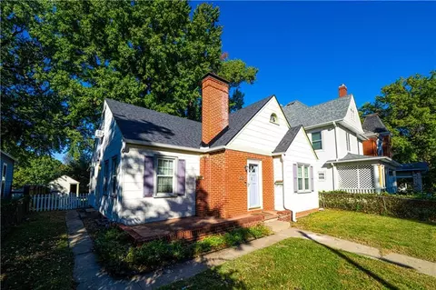 628 24th St, Saint Joseph, MO 64501