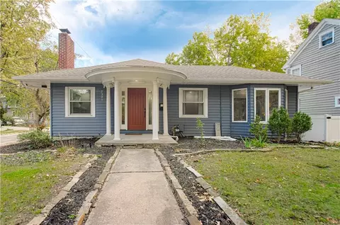 7301 Summit St, Kansas City, MO 64114