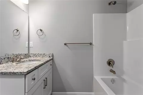 Bath - 524 Lemon Mint Dr, Raymore, MO 64083 photo 3 of 4