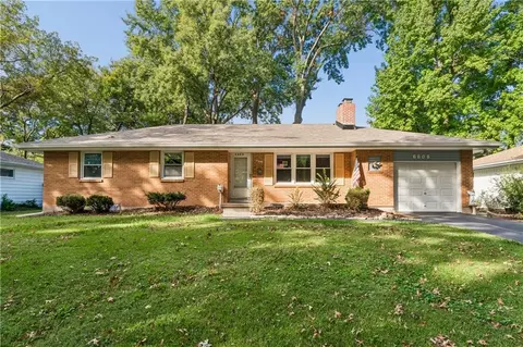6808 Larsen Ln, Shawnee, KS 66203