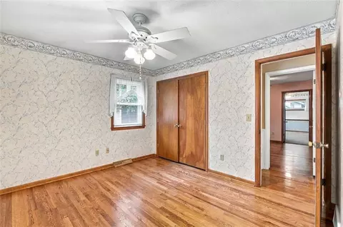 Bedroom - 8914 Park St, Lenexa, KS 66215 photo 5 of 9