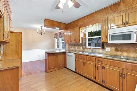 Kitchen - 8914 Park St, Lenexa, KS 66215 photo 3 of 4