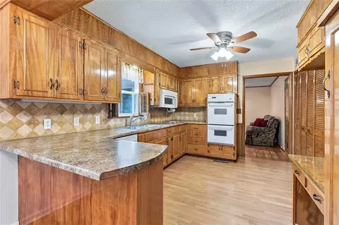 Kitchen - 8914 Park St, Lenexa, KS 66215 photo 1 of 4