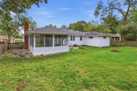 Exterior - 8914 Park St, Lenexa, KS 66215 photo 10 of 13