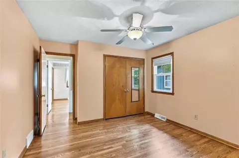 Bedroom - 8914 Park St, Lenexa, KS 66215 photo 7 of 9