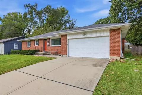 Exterior - 8914 Park St, Lenexa, KS 66215 photo 4 of 13