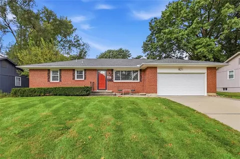 Exterior - 8914 Park St, Lenexa, KS 66215 photo 2 of 13