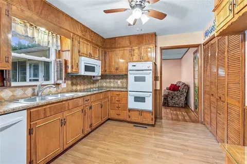 Kitchen - 8914 Park St, Lenexa, KS 66215 photo 2 of 4