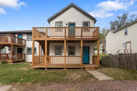 724 Seneca St, Leavenworth, KS 66048