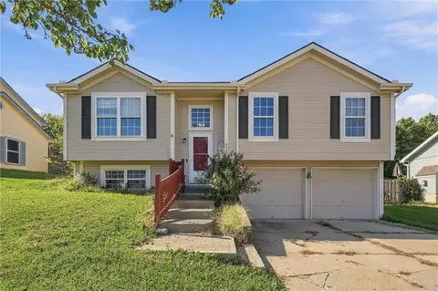 4008 Garland Ave, Leavenworth, KS 66048