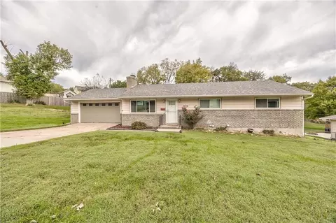 3910 NE 54th St, Kansas City, MO 64119