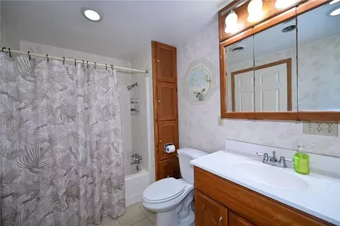 Bath - 238 NW 60th Ln, Lamar, MO 64759 photo 2 of 3