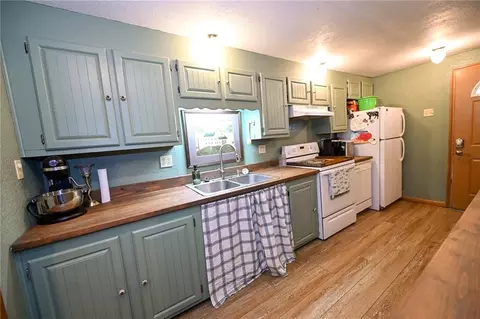 Kitchen - 238 NW 60th Ln, Lamar, MO 64759 photo 2 of 2