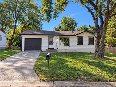 18813 Powahatan Ct, Independence, MO 64056