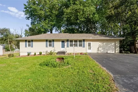 705 SW Mitchell St, Oak Grove, MO 64075
