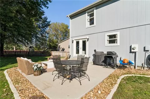 Exterior - 5780 Apache Dr, Shawnee, KS 66226 photo 2 of 5