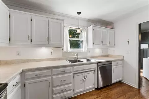 Kitchen - 5780 Apache Dr, Shawnee, KS 66226 photo 3 of 4