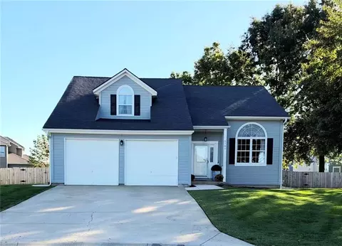 5780 Apache Dr, Shawnee, KS 66226