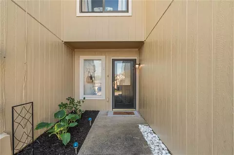 12439 Charlotte St, Kansas City, MO 64146