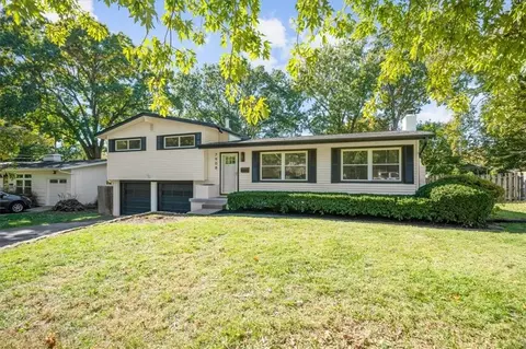 7908 Windsor St, Prairie Village, KS 66208