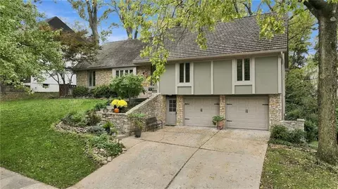 505 NW 41st St, Kansas City, MO 64116