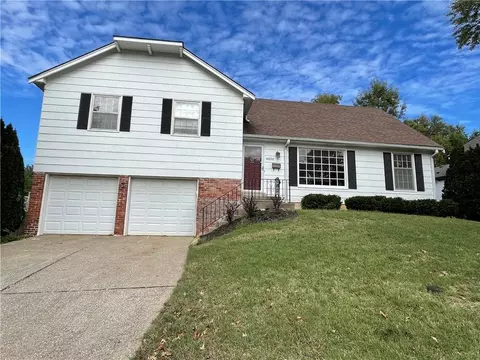 6926 W 101st St, Overland Park, KS 66212