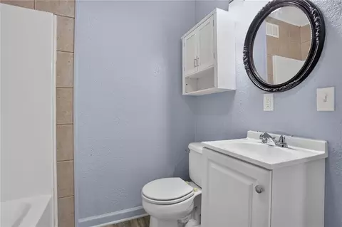 Bath - 6202 E 147th Ter, Grandview, MO 64030 photo 2 of 2