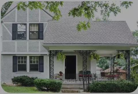 6149 Oak St, Kansas City, MO 64113