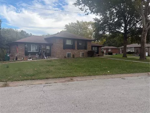 4940-4942 Powell Ave, Kansas City, KS 66109