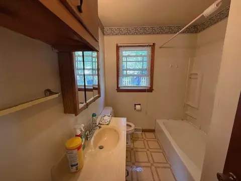 Bath - 1114 W W 3rd St, Cameron, MO 64429 photo 1 of 1