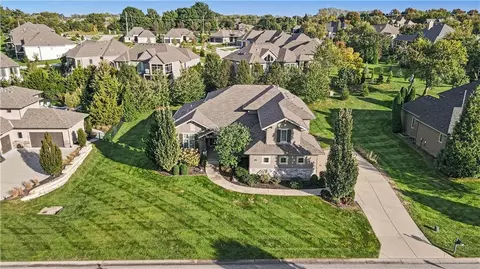 10812 W 153rd St, Overland Park, KS 66221