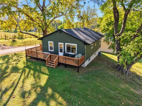Exterior - 116 S Elm St, Stanberry, MO 64489 photo 2 of 4